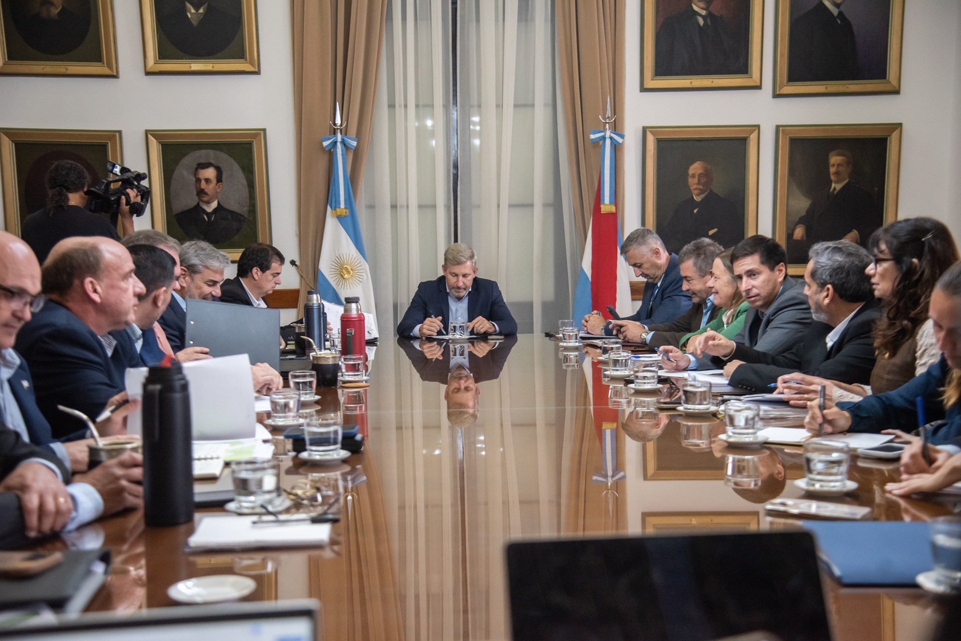 Entre Ríos: El gobernador encabezó una nueva reunión de gabinete con foco en la gestión y la seguridad en escuelas